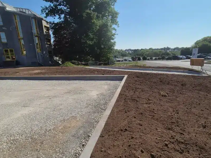 Aménagement extérieur allée enrobée à Quimperlé — Porée Travaux Publics