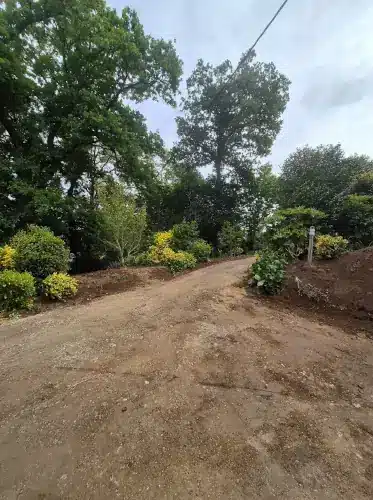 Chemin d'accès terrassé par Porée TP à Quimperlé, entreprise de travaux publics en Finistère
