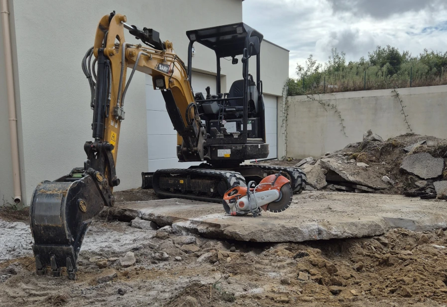 Accueil Porée TP, terrassement dans le Finistère : mini-pelle sur un chantier de maison individuelle